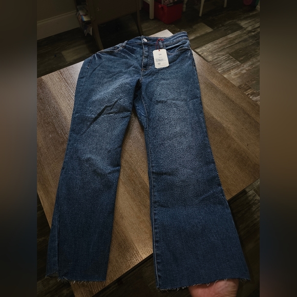**SOLD** Arula Midrise Flare Jean's Size 14 - Picture 5 of 7